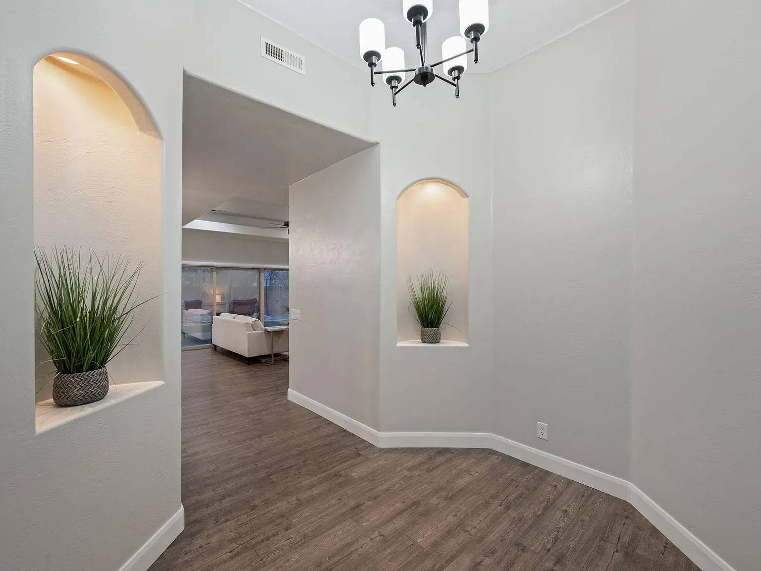 Entryway before renovation
